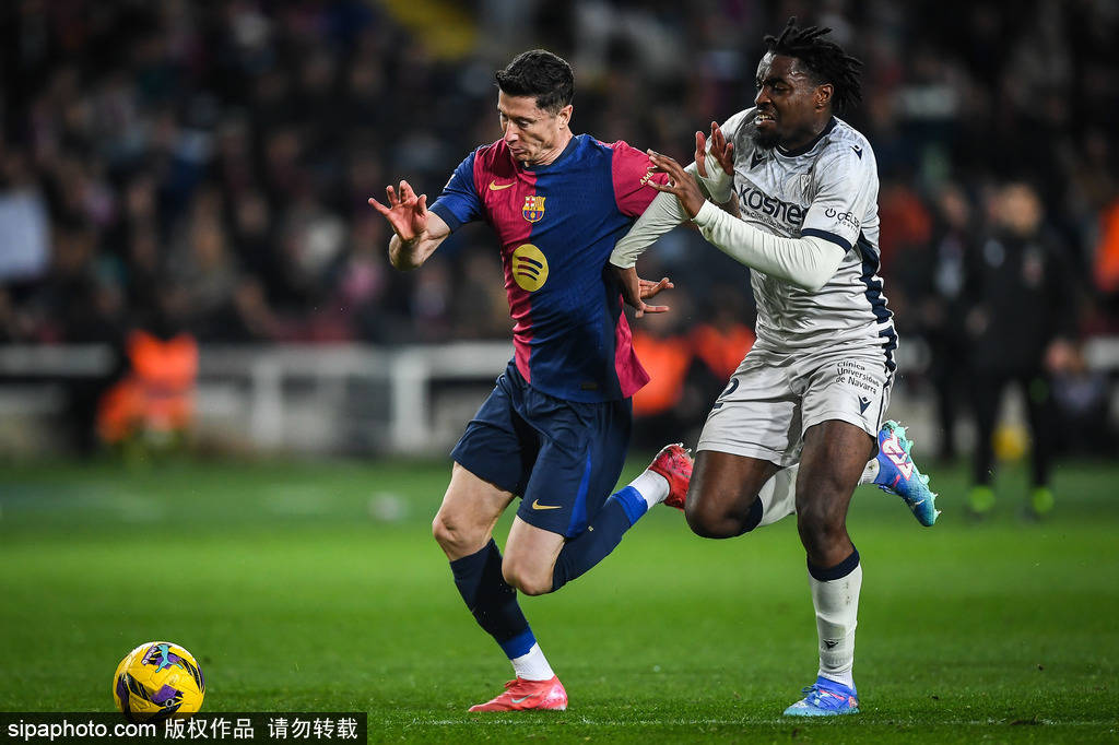 关于巴塞罗那苦战晋级，成功挺进欧冠四强的信息