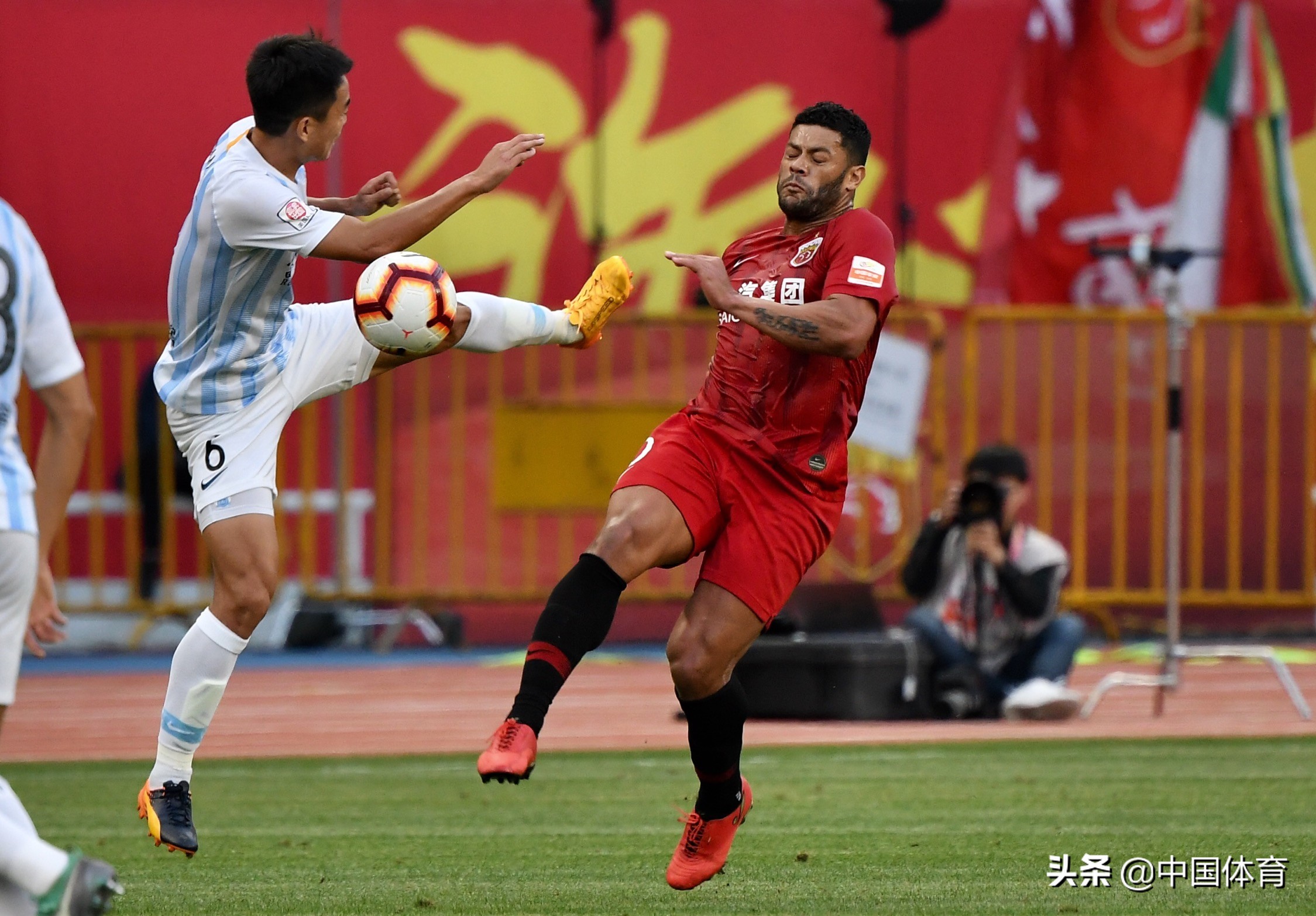 关于广州富力客场不敌上海上港,遭巴西双星绝杀的信息 关于广州富力客场不敌上海上港,遭巴西双星绝杀的信息