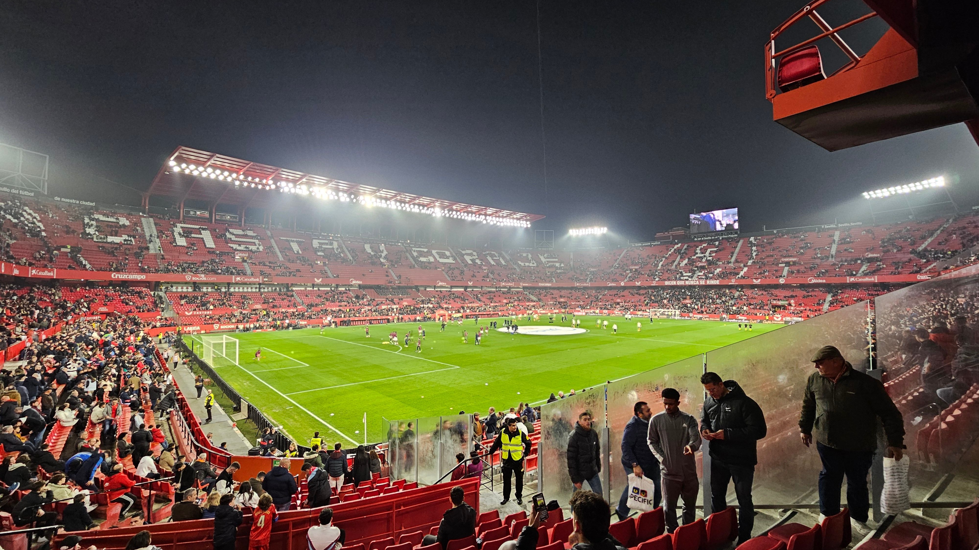 瓦伦西亚主场告负,战绩下滑 瓦伦西亚主场告负,战绩下滑