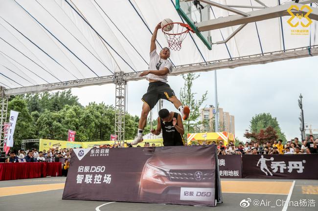 开云体育官网入口-各路豪强在赛场上搏杀，展现出强大竞技实力