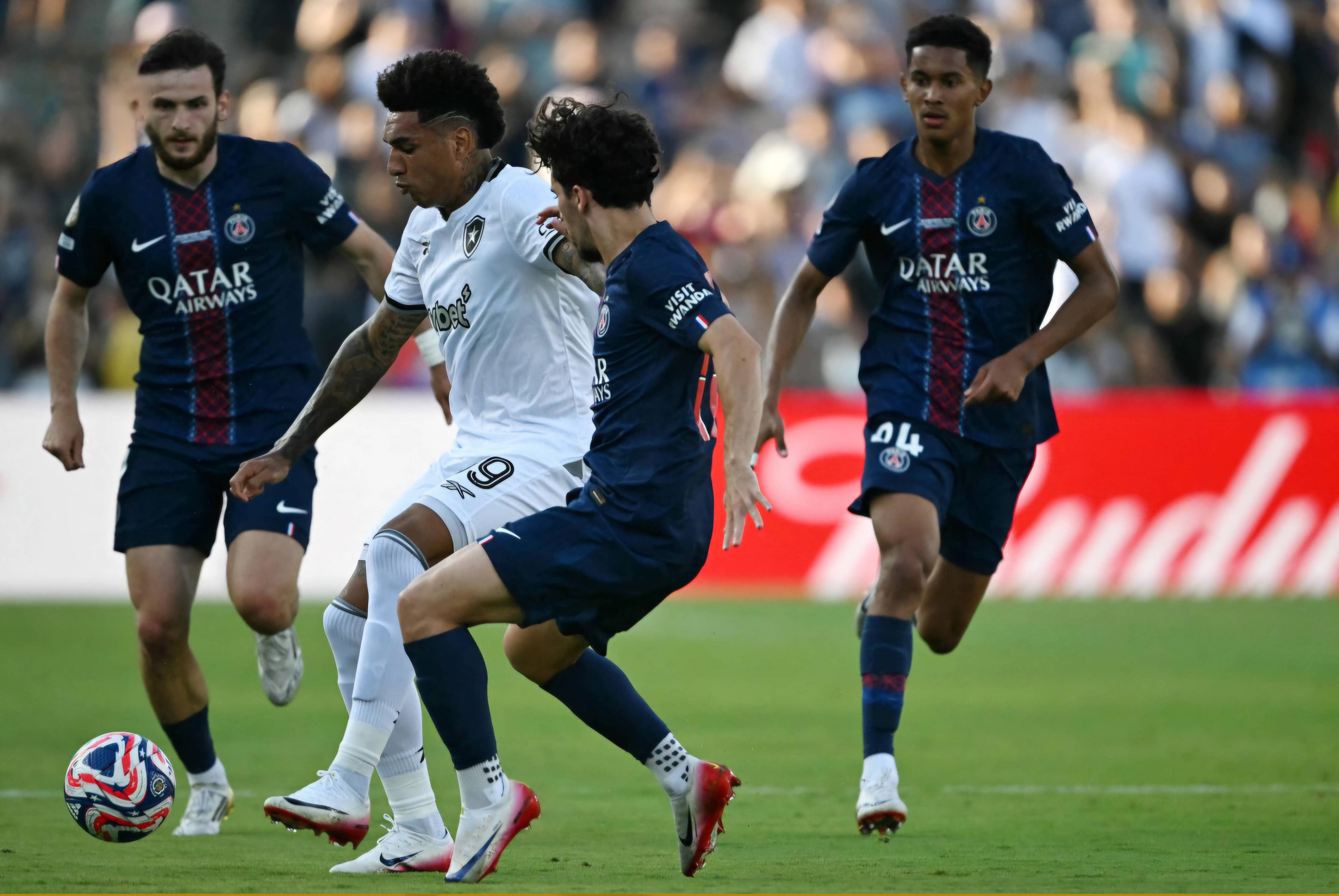 马赛客场不敌巴黎,失去领先位置 马赛客场不敌巴黎,失去领先位置