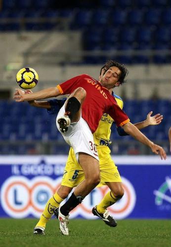 开云体育中国官网-包含切沃主场告捷，小胜拉近积分差距的词条